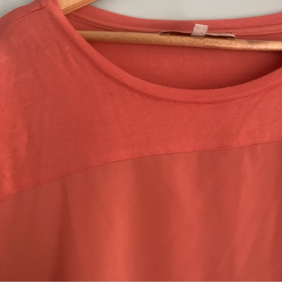 ✨3 for 15 ✨ Reitmans Pattern Block Thin Tee Shirt Blouse - Picture 2 of 5